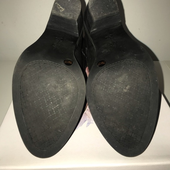 Booties - Picture 4 of 4